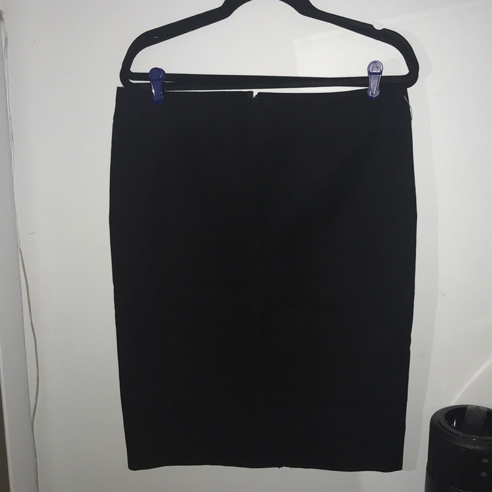 Never worn black gap skirt
